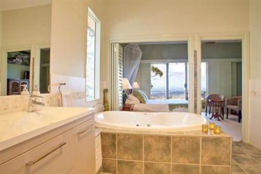 фото отеля Avocado Sunset Bed and Breakfast