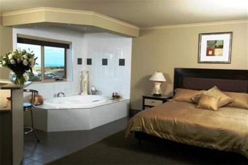 фото отеля Comfort Inn On Raglan