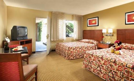 фото отеля Anaheim Jolly Roger Hotel