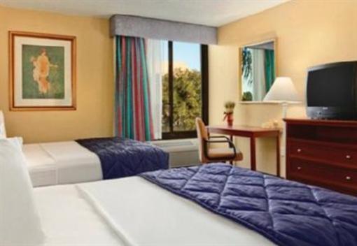 фото отеля Comfort Inn Maingate