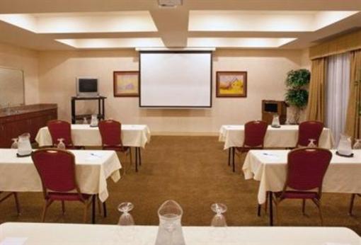 фото отеля Holiday Inn Express Hotel & Suites Florence Civic Center @ I-95