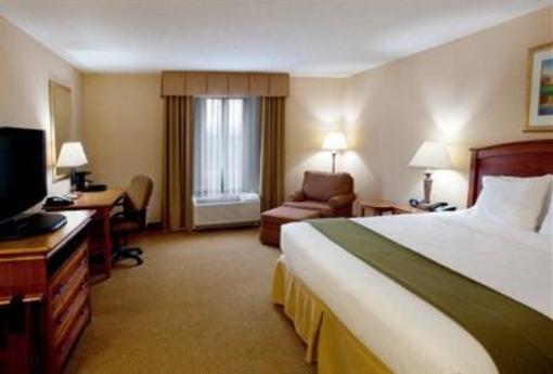 фото отеля Holiday Inn Express Hotel & Suites Florence Civic Center @ I-95