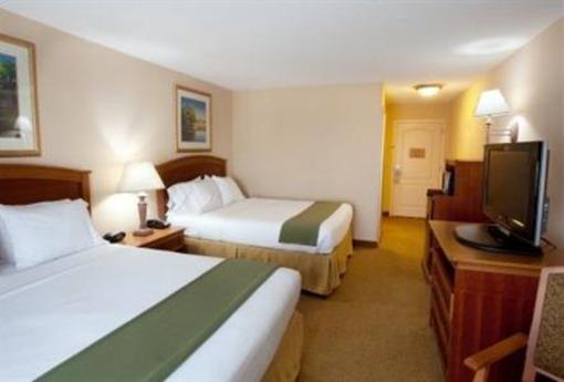 фото отеля Holiday Inn Express Hotel & Suites Florence Civic Center @ I-95