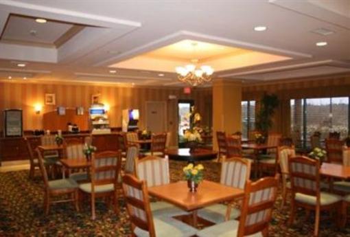 фото отеля Holiday Inn Express Hotel & Suites Florence Civic Center @ I-95