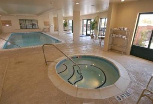 фото отеля Holiday Inn Express Hotel & Suites Florence Civic Center @ I-95