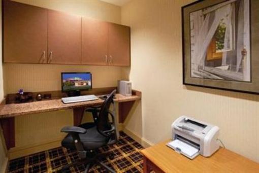 фото отеля Holiday Inn Express Hotel & Suites Florence Civic Center @ I-95