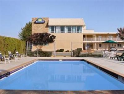 фото отеля Days Inn Arlington Washington DC
