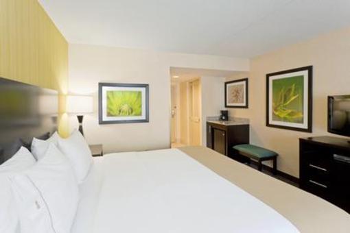 фото отеля Holiday Inn Express Neptune