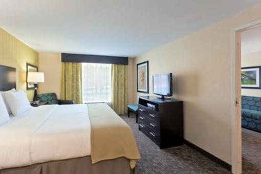 фото отеля Holiday Inn Express Neptune