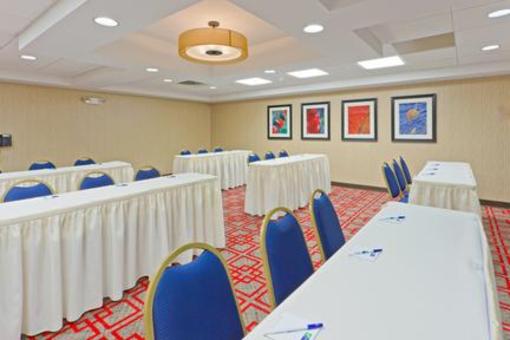 фото отеля Holiday Inn Express Neptune