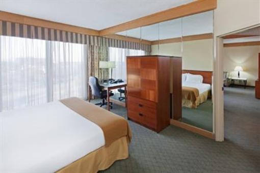 фото отеля Holiday Inn Express & Suites Plano East