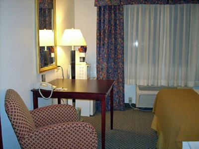 фото отеля Holiday Inn Express Elkhart North - I-80 90 Ex. 92