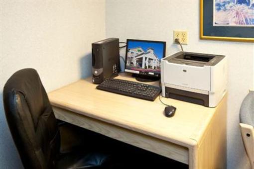 фото отеля Holiday Inn Express Elkhart North - I-80 90 Ex. 92