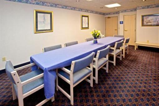 фото отеля Holiday Inn Express Elkhart North - I-80 90 Ex. 92