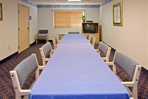фото отеля Holiday Inn Express Elkhart North - I-80 90 Ex. 92