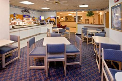 фото отеля Holiday Inn Express Elkhart North - I-80 90 Ex. 92