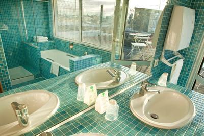 фото отеля Hotel Continental Bordeaux