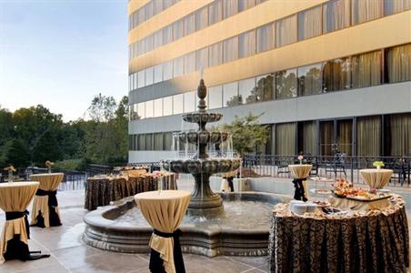 фото отеля Hilton Charlotte Executive Park