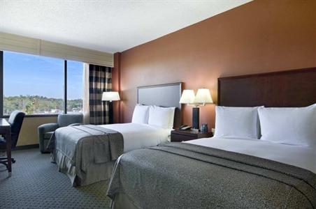 фото отеля Hilton Charlotte Executive Park