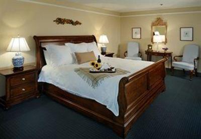 фото отеля The Simsbury Inn
