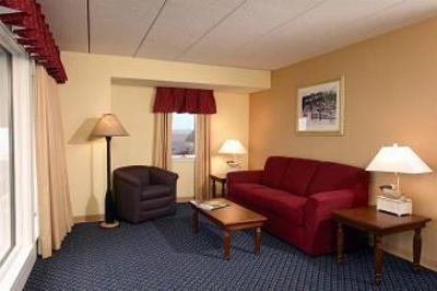фото отеля Wyndham Inn on Long Wharf
