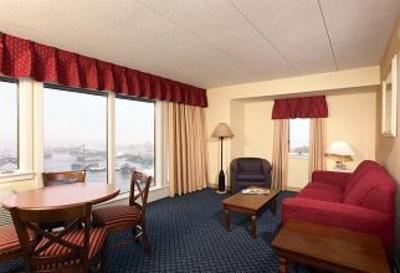 фото отеля Wyndham Inn on Long Wharf