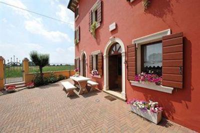 фото отеля Ca' Maddalena Bed & Breakfast  Villafranca di Verona