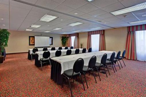 фото отеля Holiday Inn Express Suites Airdrie