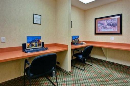 фото отеля Holiday Inn Express Suites Airdrie