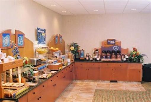 фото отеля Holiday Inn Express Suites Airdrie