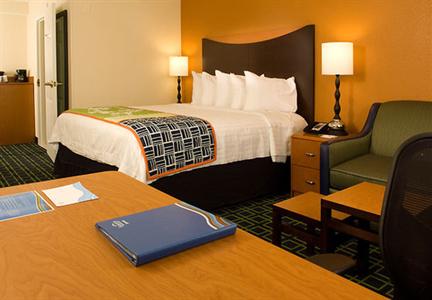 фото отеля Fairfield Inn & Suites Orlando Lake Buena Vista