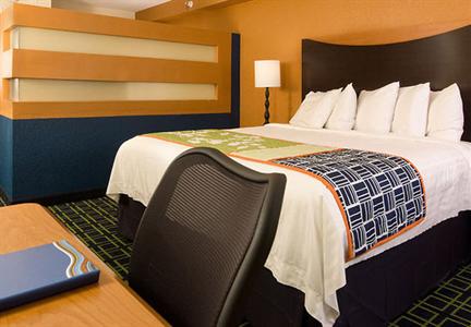 фото отеля Fairfield Inn & Suites Orlando Lake Buena Vista