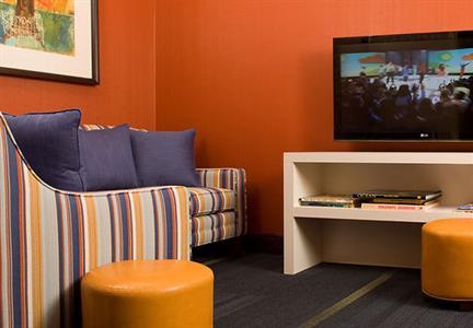 фото отеля Fairfield Inn & Suites Orlando Lake Buena Vista