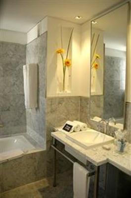фото отеля Broadway Hotel & Suites