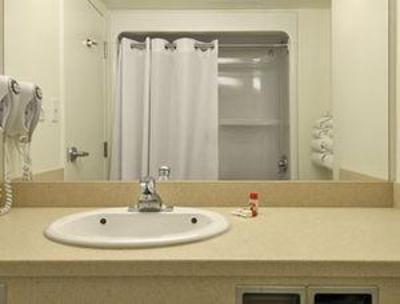 фото отеля Super 8 Mississauga