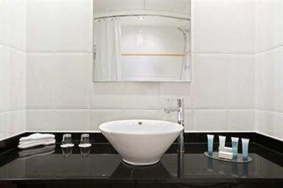 фото отеля Hilton Hotel Gatwick Airport Crawley