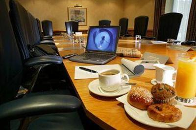 фото отеля Hilton Hotel Gatwick Airport Crawley