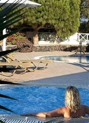фото отеля Marillia Village Apartments & Studios Perivolos