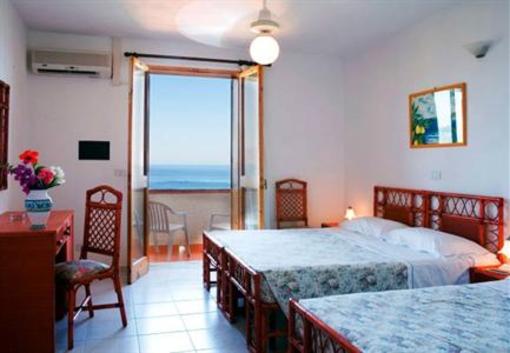 фото отеля Hotel Club Capo Calava