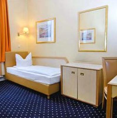 фото отеля Hotel Tourist Frankfurt