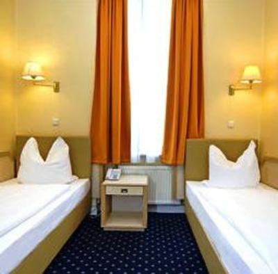 фото отеля Hotel Tourist Frankfurt