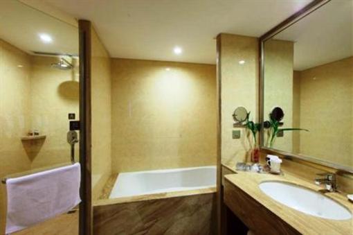 фото отеля Ruili Hotel