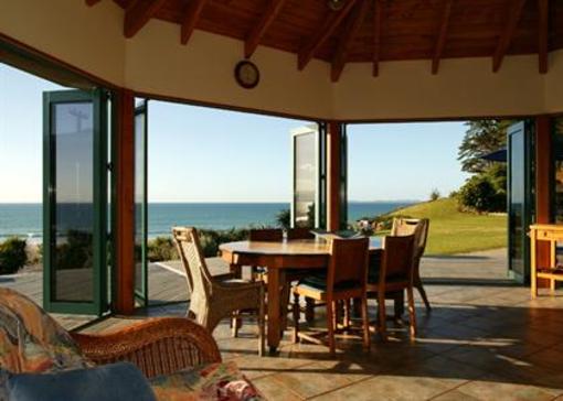 фото отеля Kuaotunu Bay Lodge