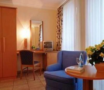 фото отеля Hotel Garni an der Eissporthalle
