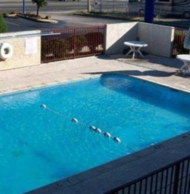 фото отеля Super 7 Inn Memphis Graceland