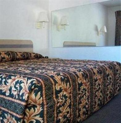 фото отеля Super 7 Inn Memphis Graceland