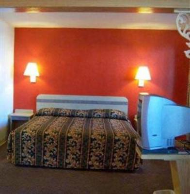 фото отеля Super 7 Inn Memphis Graceland