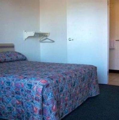 фото отеля Super 7 Inn Memphis Graceland