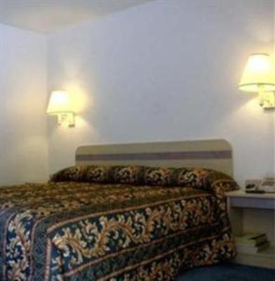 фото отеля Super 7 Inn Memphis Graceland