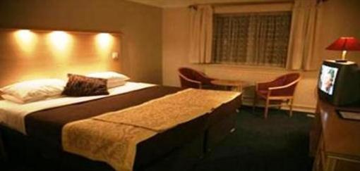 фото отеля Osterley Park Hotel London